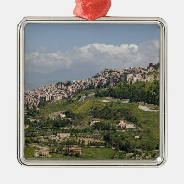 Italien, Sizilien, Enna, Calascibetta, Morning Vie Silbernes Ornament (Vorne)