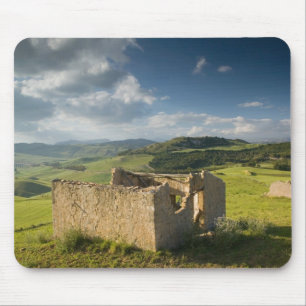 Italien, Sizilien, Enna, Pergusa, Altes Bauernhaus Mousepad