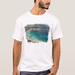 Italien, Sizilien, Mondello, Blick auf den Strand T-Shirt