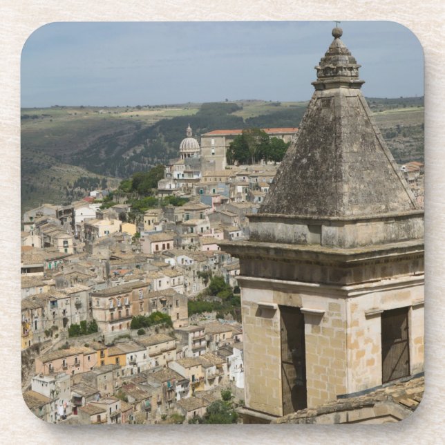 ITALIEN, Sizilien, RAGUSA IBLA: Stadtansicht und S Getränkeuntersetzer (Vorderseite)