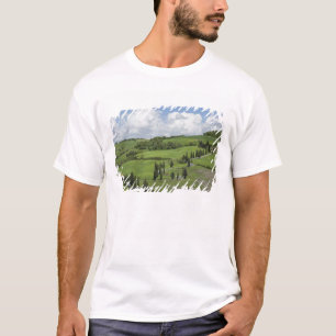 Italien, Toskana. La Foce. Eine gekrümmte Straße w T-Shirt