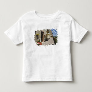 Italien, Toskana, Pienza. Außentreppe Kleinkind T-shirt