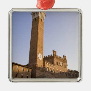 Italien, Toskana, Siena. Torre del Mangia auf Silbernes Ornament