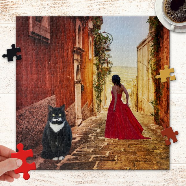 Italien Tuxedo Chat Art Peinture Puzzle (Puzzle featuring a painting of an Italian village with a lady in red and a cute big tuxedo cat)
