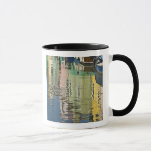 Italien, Venedig, Burano. Mehrfarbige Häuser entla Tasse