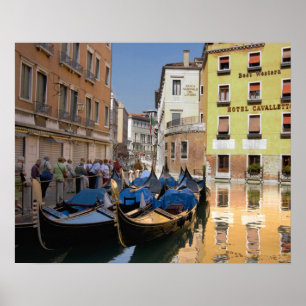Italien, Venedig, Gondelbahnen entlang des Kanals Poster