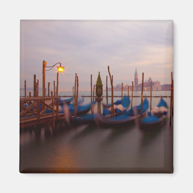 Italien, Venedig. Gondeln in der Dämmerung veranke Magnet (Vorne)