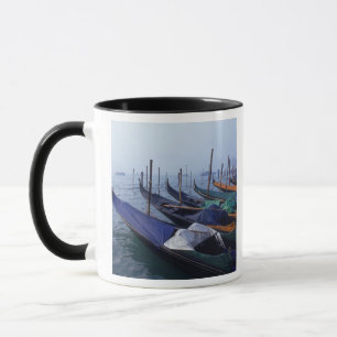 Italien, Venedig. Gondeln. Tasse