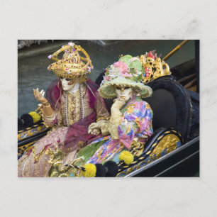 Italien, Venedig. Paar in Kostümen für Postkarte