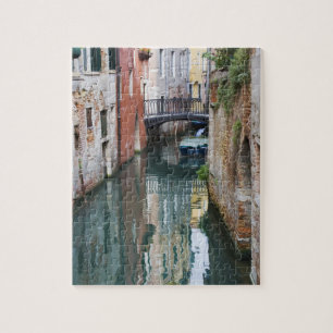 Italien, Venedig, Reflektionen und kleine Brücke