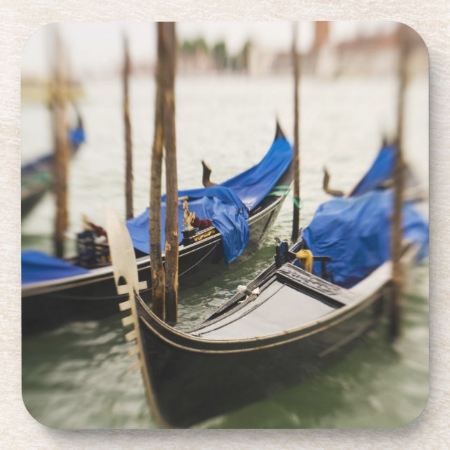 Italien, Venedig, Selektiver Fokus von Gondola in  Untersetzer (Vorderseite)