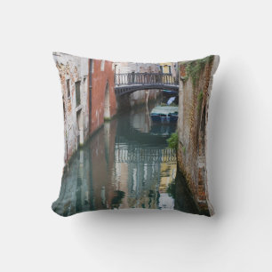 Italien, Venedig, Spiegelungen und kleine Brücke d Kissen