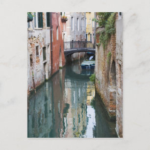 Italien, Venedig, Spiegelungen und kleine Brücke d Postkarte