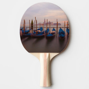 Italien, Venedig. Verankerte Gondeln in der Dämmer Tischtennis Schläger