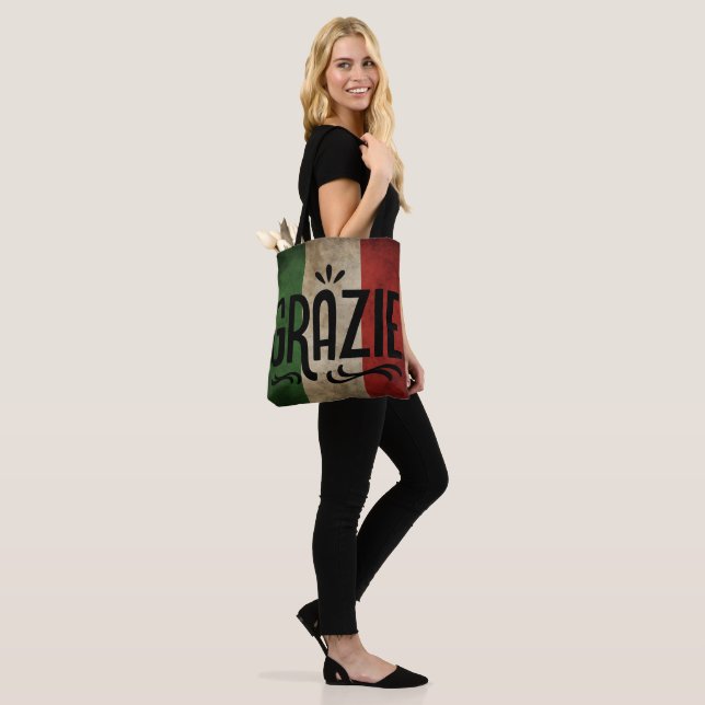 Italienisch gestaltete Tasche (Am Model)