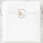 Italienisch-mexikanische Hochzeitskekse, hausgemac Runder Aufkleber<br><div class="desc">Das Design zeigt eine originelle Illustration einer Scheibe Baklava, eines traditionellen griechischen Gebäcks aus Filoteig, Nüssen und Honig. Dieses Design ist auch auf anderen Produkten erhältlich. In diesem Shop sind auch viele weitere Lebensmitteldrucke erhältlich. Sehen Sie nicht, wonach Sie suchen? Brauchen Sie Hilfe bei der Anpassung? Kontaktieren Sie Rebecca, um...</div>