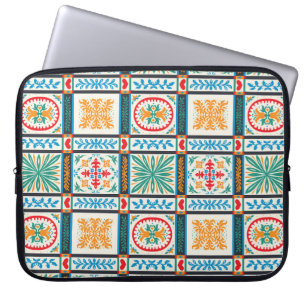 Italienische Kachel. Stickerei mit Blume und Laptopschutzhülle