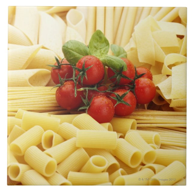 Italienische Küche. Teigwaren und Tomaten Fliese (Vorderseite)