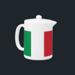 Italienisches Flaggenteapot<br><div class="desc">Fügen Sie Ihrer Teezeit eine Touch italienischen Charmes hinzu, mit unserem exklusiven Teekessel mit der Flagge Italiens! Dieser Teekessel mit viel Liebe zum Detail ist mehr als nur ein funktioneller Gegenstand, er ist ein Fest der reichen Kultur und des kulinarischen Erbes Italiens. Das elegante Design zeigt die ikonische italienische Fahne...</div>