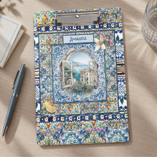 italienisches Sommerblumenmuster blaue Fliesen Zit Klemmbrett