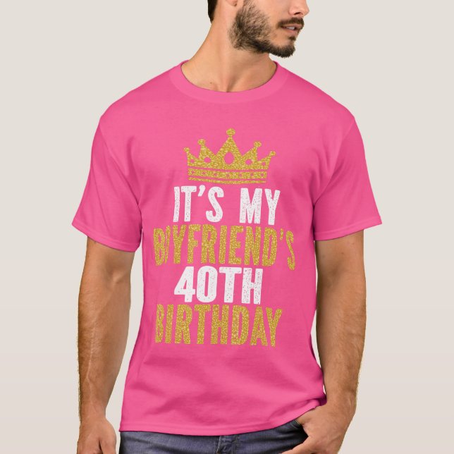 Its My Boyfriends 40th Birthday 40 Years Old Men f T-Shirt (Vorderseite)