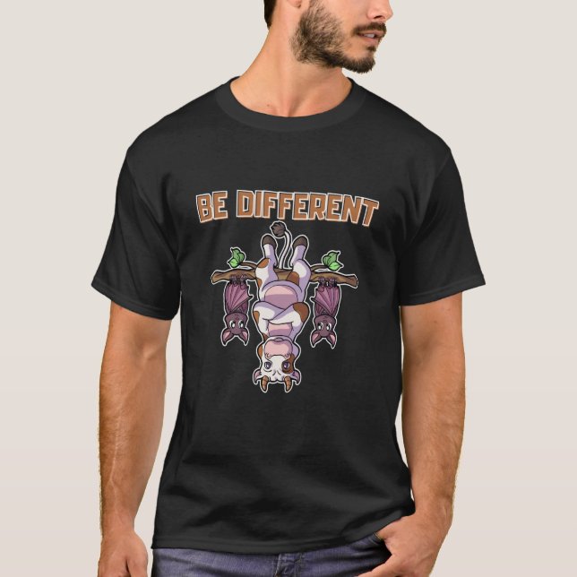 It's okay to be different Sei Anders Cow Bat  2 T-Shirt (Vorderseite)