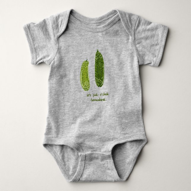 "It's Pickle-o'clock Somewhere" Baby-Shirt Baby Strampler (Vorderseite)