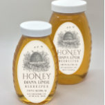 Ivory 32 oz Queenline Honey Label (Vintag Skep) Ovaler Aufkleber<br><div class="desc">Personalisieren Sie dieses Honigkleber mit Ihrem Namen oder Firmennamen, Kontaktinformationen, Adresse und Honignetto. Umrechnung des Nettogewichts von Honig: 8 kg (227 g), 12 kg (340 g), 16 kg (454 g), 32 kg (907 g), 5 kg (2, 27 kg). Elfenbeinetikett mit dünnem Rahmen und Vintagem Skep-Design. (Passt 16 oz Queenline Classic...</div>