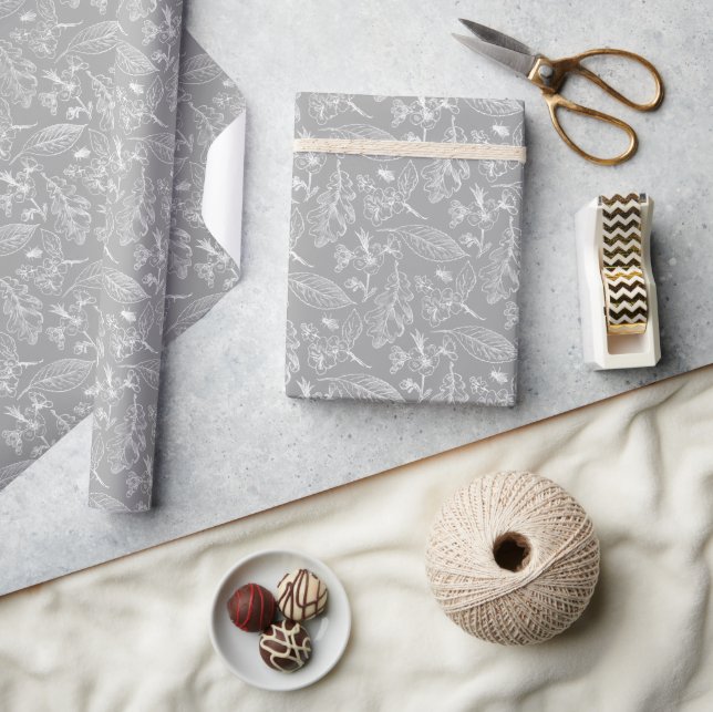 Ivory Ecru Verlasse Blumenmuster auf schick grau Geschenkpapier (Kunsthandwerk)