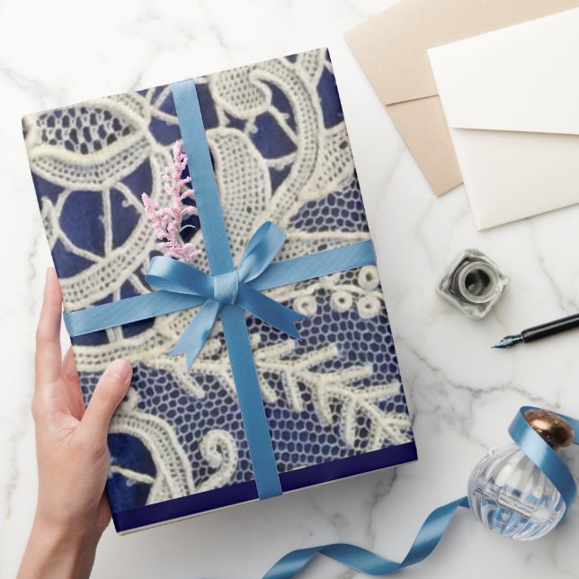 Ivory Lace Navy Blue Elegante Two Tone Wedding Geschenkpapier (Schenken)