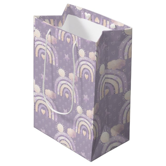 Ivory Lavender Boho Rainbow Baby Duschgeschenk Mittlere Geschenktüte (Vorderseite Schrägansicht)
