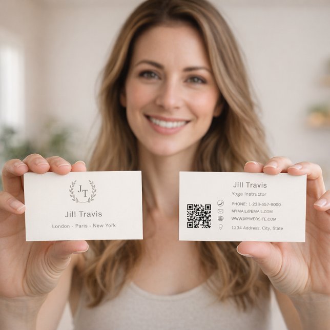 Ivory taupe monogram wreath modern minimalst QR Visitenkarte (Von Creator hochgeladen)