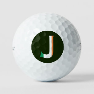 J Monogram überlagert sich auf irischer Flagge tpv Golfball