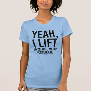 Ja hebe ich meine Katze auf meinen Schoss für die T-Shirt