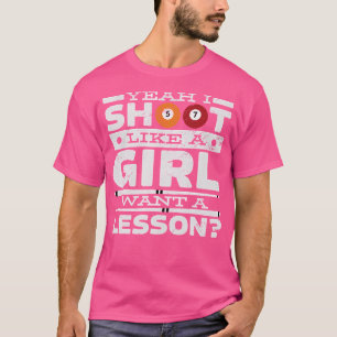 Ja, ich schieß wie ein Mädchen, das eine Lektion f T-Shirt