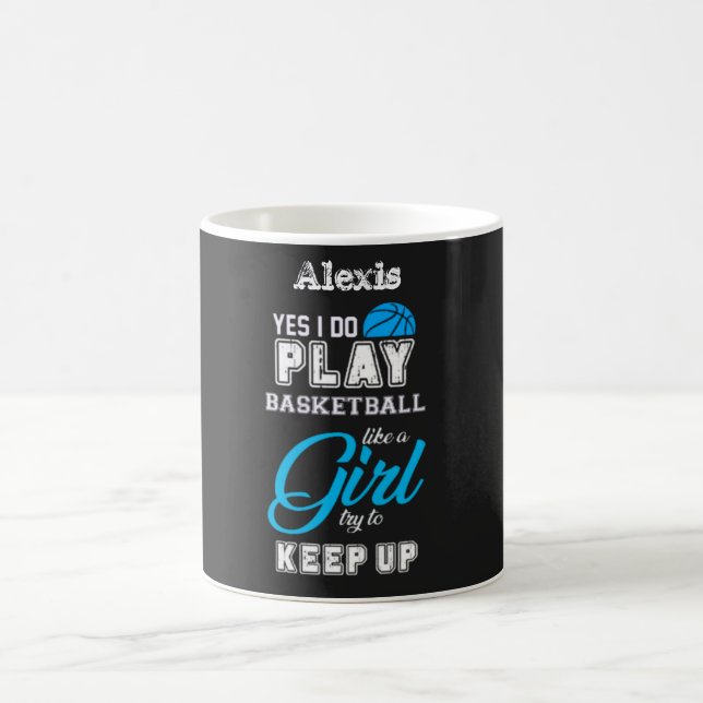 Ja, ich spiele Basketball wie ein Mädchen blau Kaffeetasse (Mittel)
