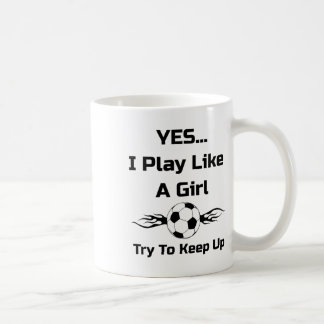 Ja...ich spiele wie ein Mädchen Flammender Fußball Kaffeetasse