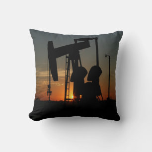 Jack der Ölpumpe bei Sonnenuntergang Kissen