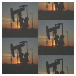 Jack der Ölpumpe bei Sonnenuntergang Stoff