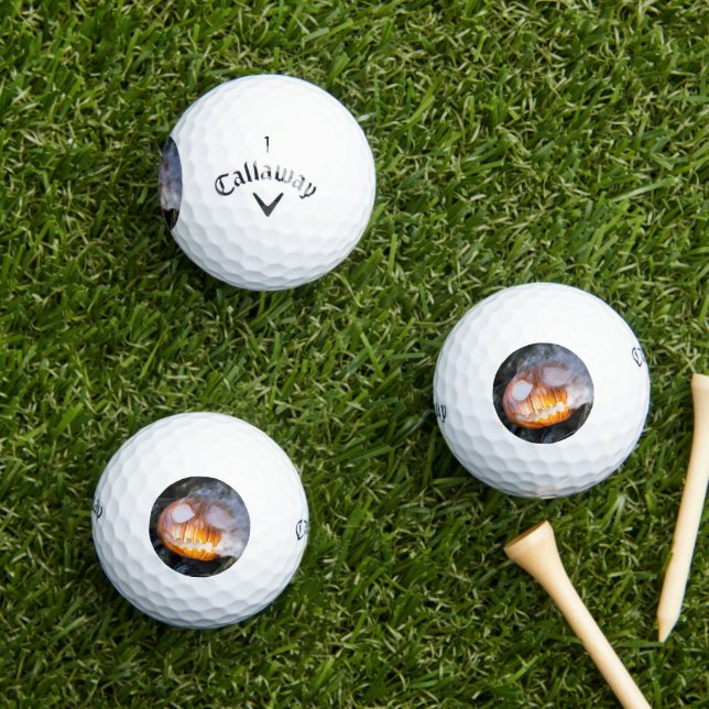 Jack-o-Lantern des kopflosen Pferdes Kopf an Flamm Golfball (Insitu Gras)