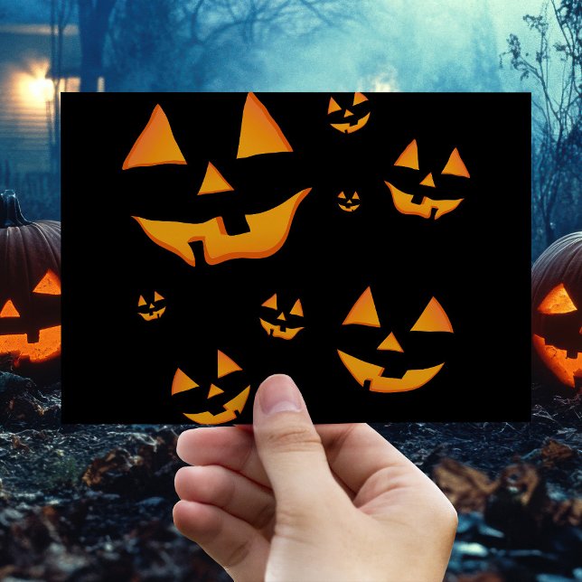 Jack-O-Lantern oder Jack O’Lantern Augen und Läche Postkarte (Glowing Jack-O-Lantern Faces Halloween Design. Postcard)