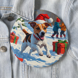Jack Russell läuft im Schnee mit Weihnachtsmütze Button