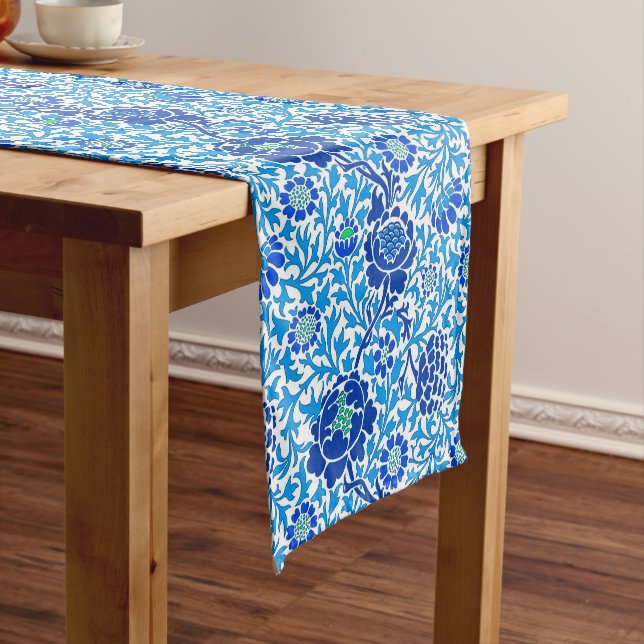 Jacobobohne Floral , Marine und Cerulean Blue Kurzer Tischläufer (Beispiel)