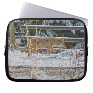 Jagd Coyote und Winter Snow Wildlife Foto Laptopschutzhülle