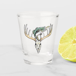 Jagd-Fischen-Baß mit dem Rotwild-Schädel Schnapsglas