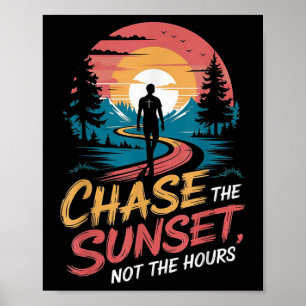 Jagen Sie den Sonnenuntergang, nicht die Stunden Poster