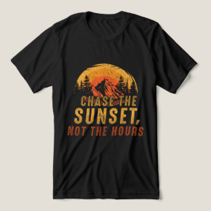 Jagen Sie den Sonnenuntergang, nicht die Stunden Tri-Blend Shirt