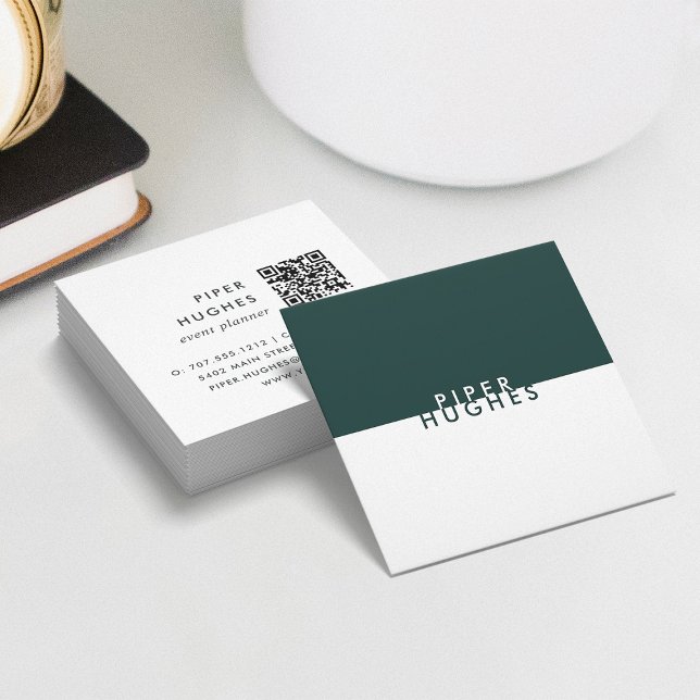 Jäger | Moderner Minimalistischer QR-Code Quadratische Visitenkarte (Von Creator hochgeladen)