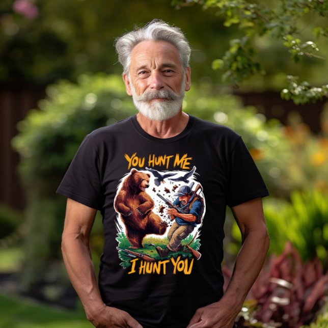 Jäger wird humorvoll gejagter Bär T-Shirt (Von Creator hochgeladen)