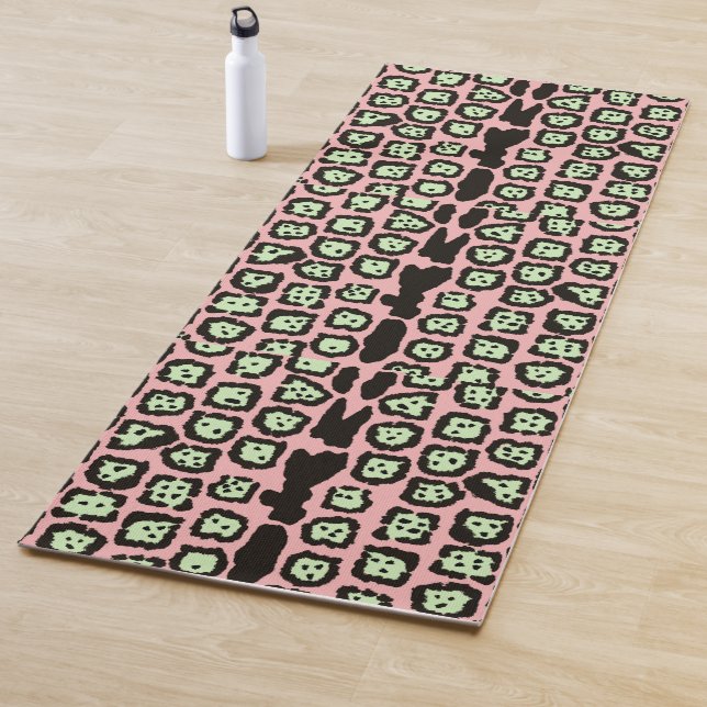 Jaguar Muster in Melon auf der rosa Lemonade Yogamatte (Beispiel)